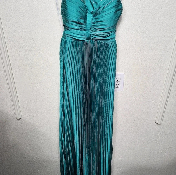 Lulus Dreaming in Color Green V-Neck Pleated Satin Maxi Dress Party Wedding Prom - Picture 9 of 9